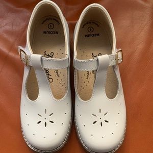 Girls footmates Mary Jane shoes size 1